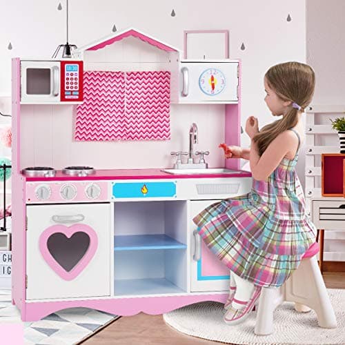 Pink wooden kitchen for girls with a romantic and girly look