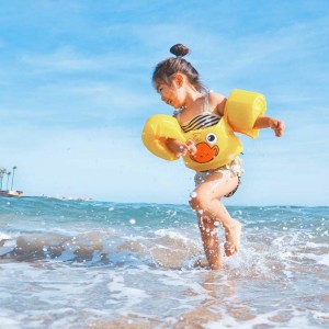 towel-bath-girl-beach